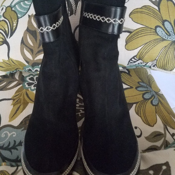 ❤CHRISTIAN DIOR SIGNATURE SUEDE BOOTS - Picture 3 of 8